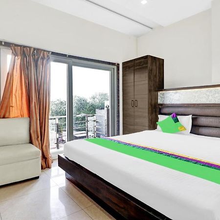 Itsy Hotels Anjali Mahal 500, Mtrs From Mathura Railway Station المظهر الخارجي الصورة